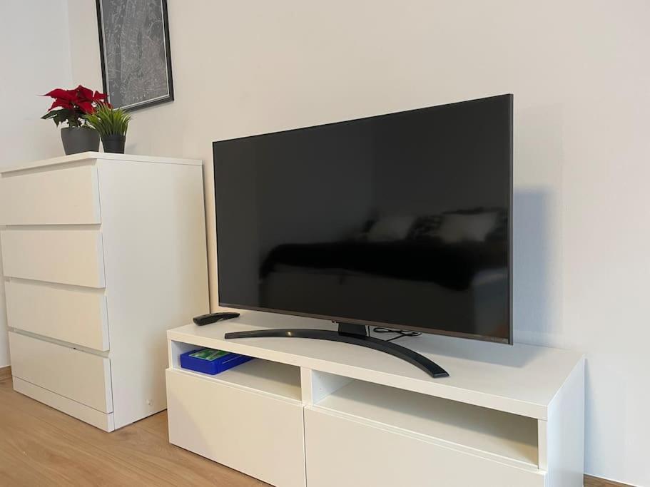 Charming Apartment Near City Center Вена Экстерьер фото